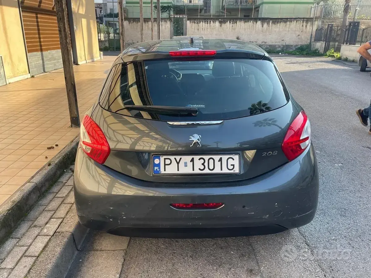Usata Peugeot 208 95 CV (69 kW) 2014 Grigio Utilitaria