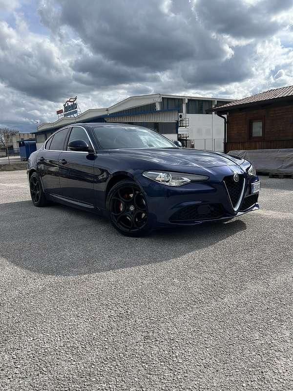 Usata Alfa Romeo Giulia Executive 190 CV (139 kW) 2019 Blu Berlina