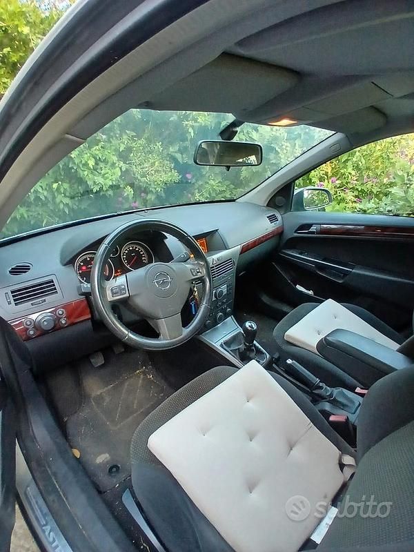 Usata Opel Astra 60 CV (44 kW) 2005 Grigio Berlina