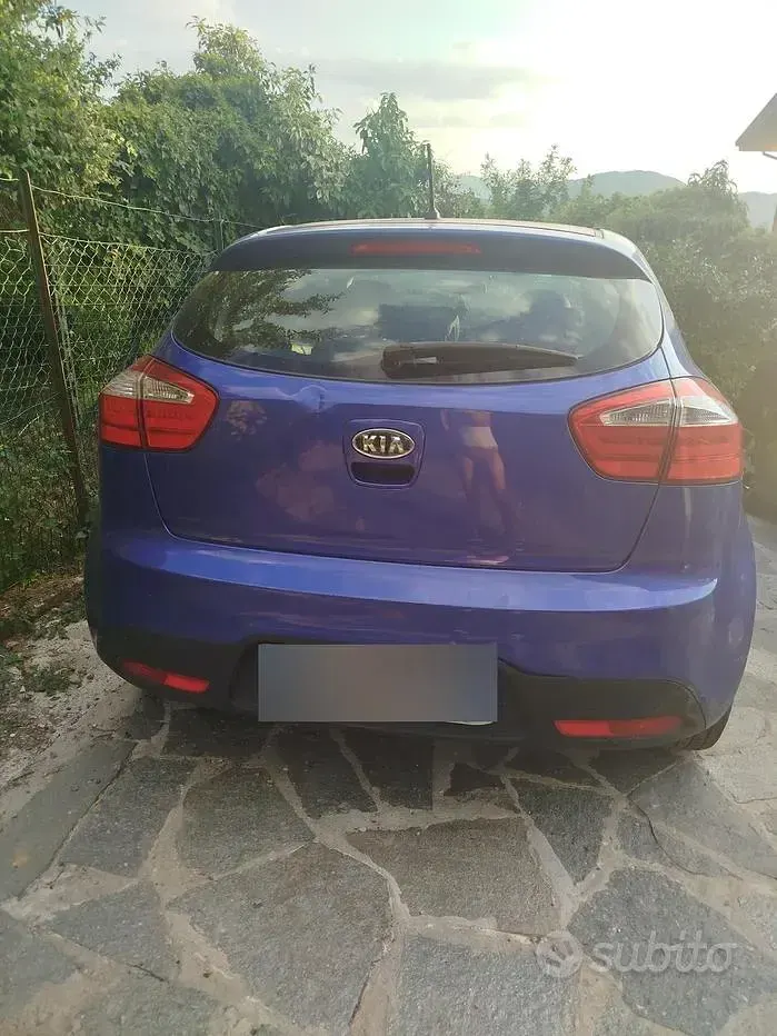 Usata Kia Rio 75 CV (55 kW) 2012 Bluazzurro Berlina