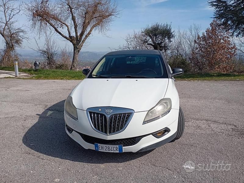 Usata Lancia Delta 120 CV (88 kW) 2011 Utilitaria