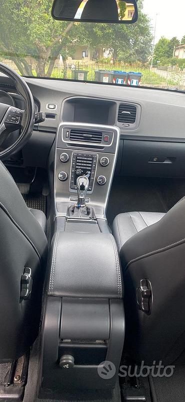 Usata Volvo V60 215 CV (158 kW) 2014 Bianco Station wagon