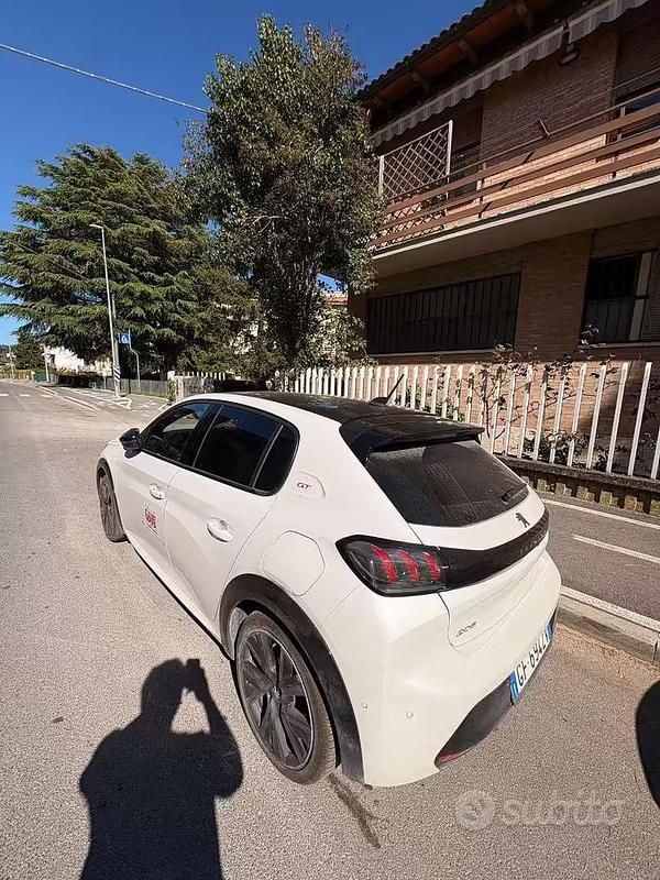 Usata Peugeot 208 GT-line 100 CV (73 kW) 2021 Bianco Utilitaria