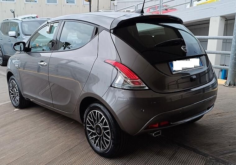 Usata Lancia Ypsilon S 69 CV (50 kW) 2024 Grigio Utilitaria