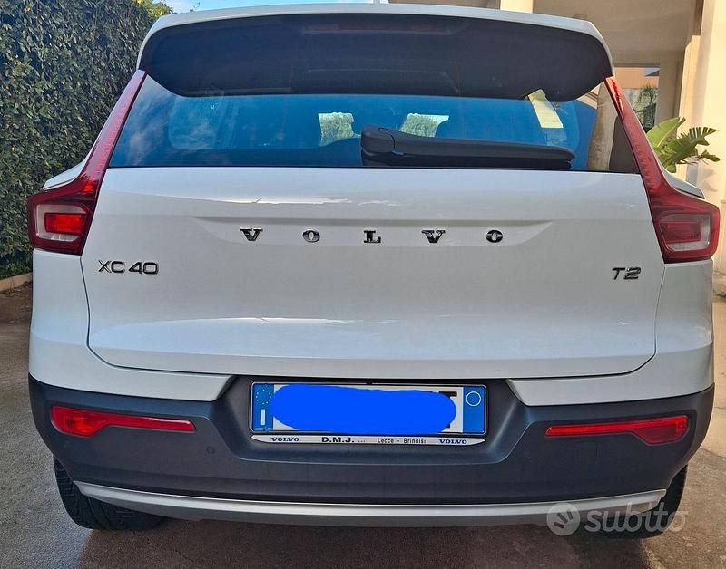 Usata Volvo XC40 Momentum 2021 Bianco SUV