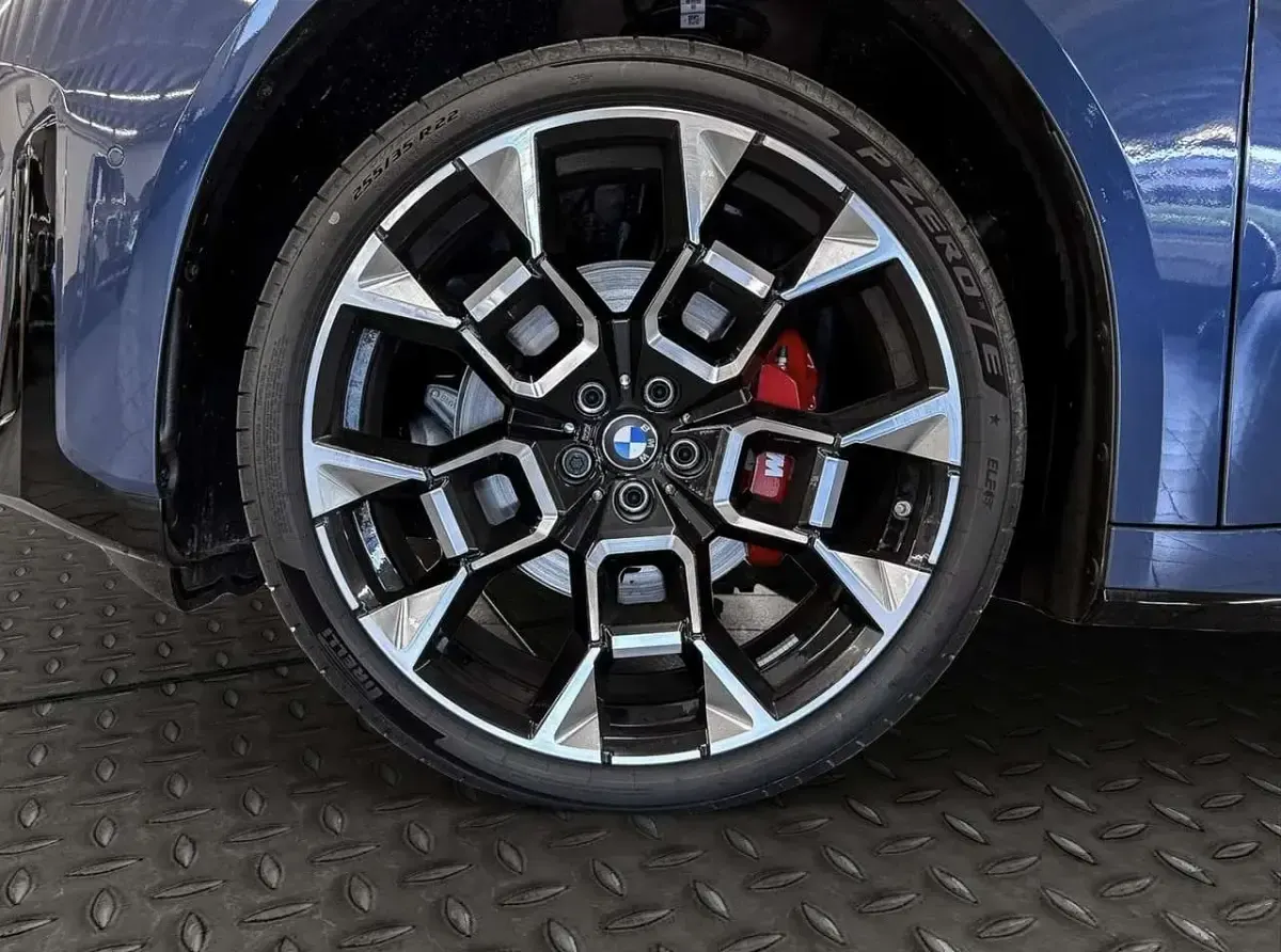 Usata BMW iX3 M Sport 344 kW (468 CV) 2026 Blu/azzurro SUV
