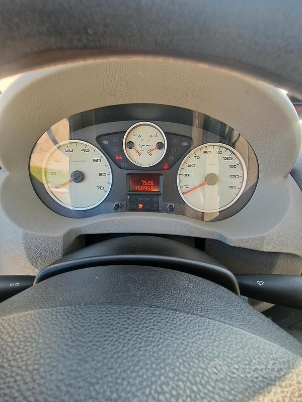 Usata Peugeot Expert 109 CV (80 kW) 2011 Blu Furgone