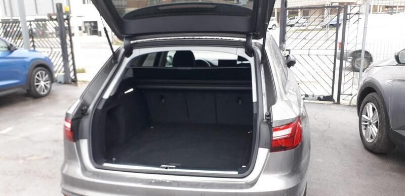 Begagnad Audi A4 Advanced 163 HK (119 kW) 2020 Grå Kombi