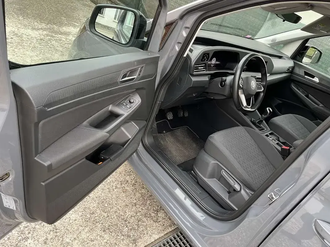 Usata VW Caddy 102 CV (75 kW) 2024 Grigio Monovolume