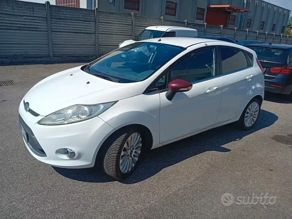Usata Ford Fiesta 60 CV (44 kW) 2009 Bianco Berlina