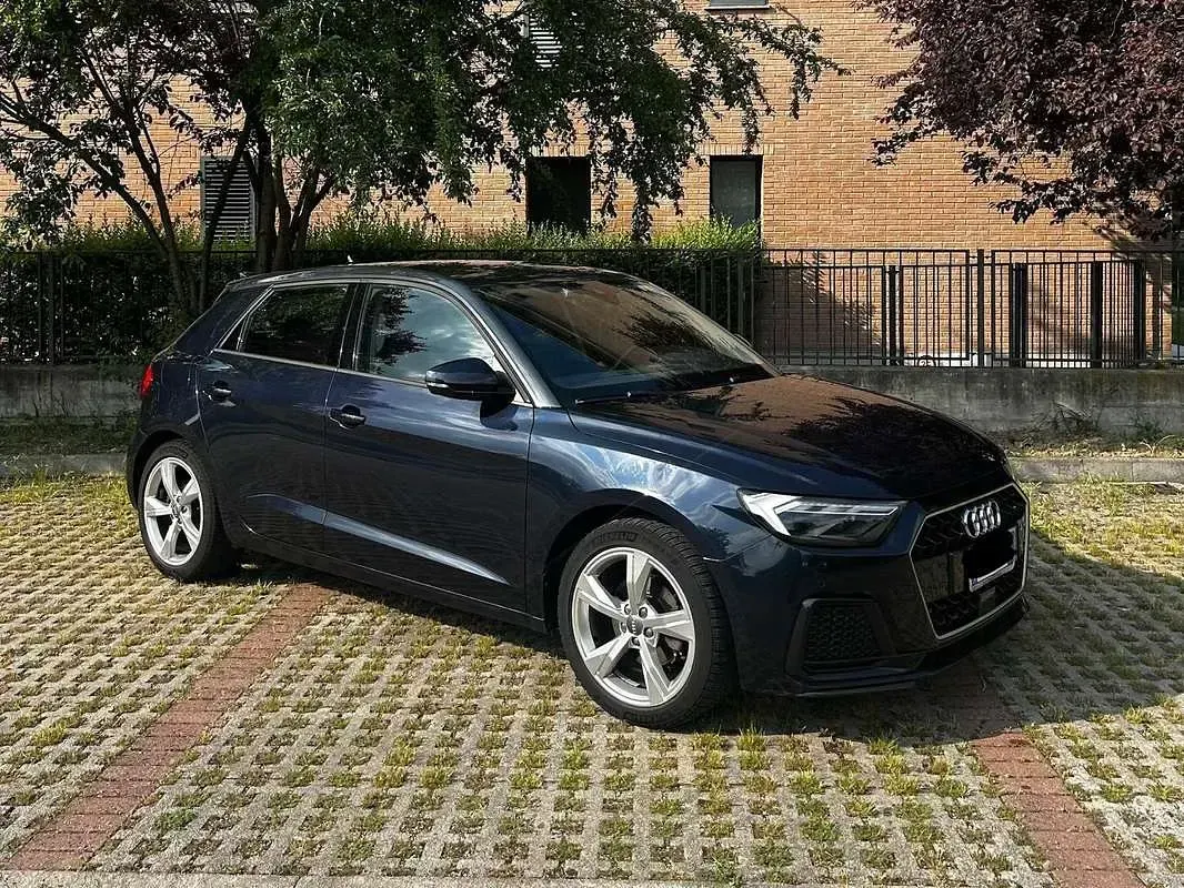 Käytetty Audi A1 Sportback Admired 116 HP (85 kW) 2019 Sininen Viistoperä