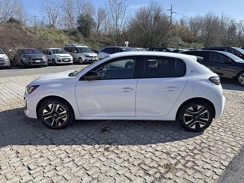 Usata Peugeot e-208 Allure 100 kW (136 CV) 2025 Bianco Utilitaria