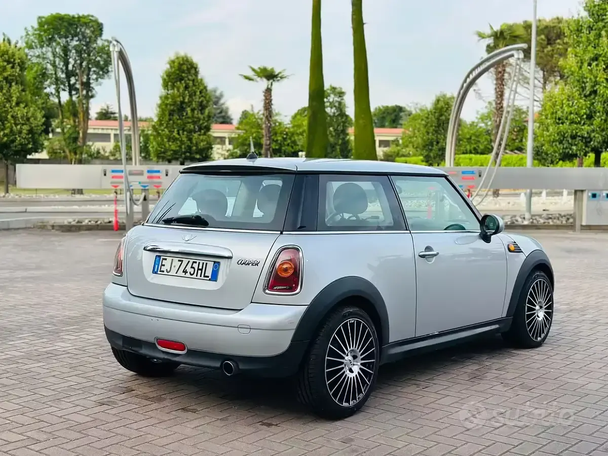Usata Mini Cooper 122 CV (89 kW) 2011 Grigio Utilitaria