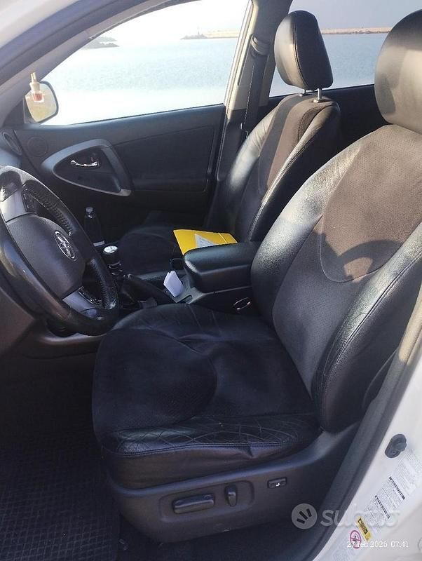 Usata Toyota RAV4 150 CV (110 kW) 2010 SUV