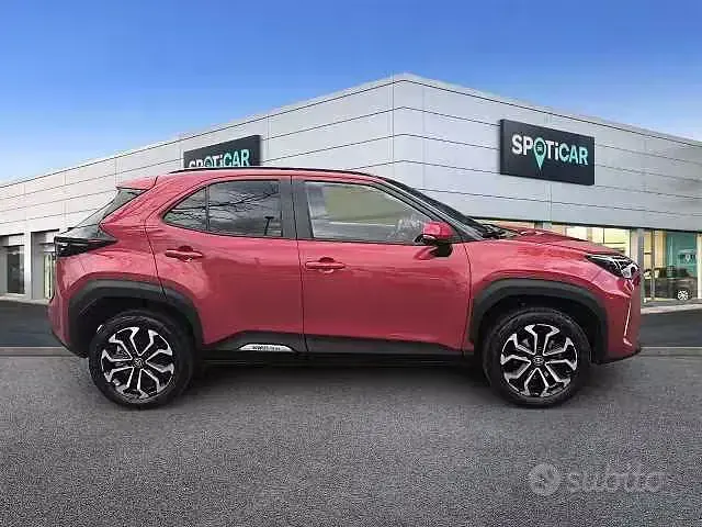 Usata Toyota Yaris Cross Trend 92 CV (67 kW) 2023 Rosso SUV