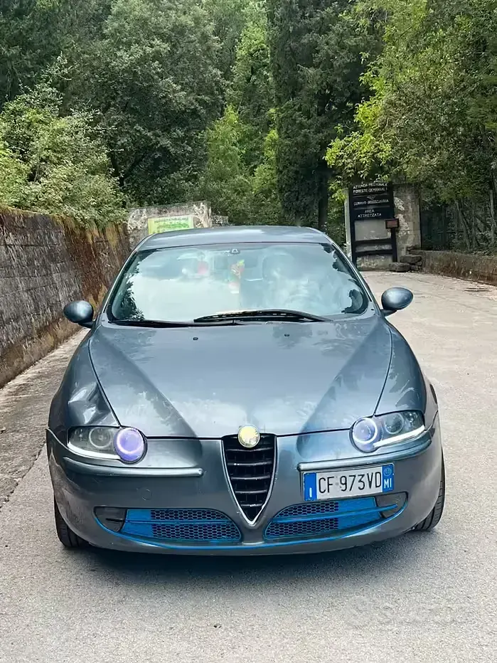 Usata Alfa Romeo 147 150 CV (110 kW) 2003 Grigio Utilitaria