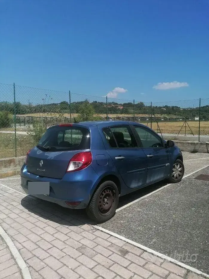 Usata Renault Clio II 68 CV (50 kW) 2010 Bluazzurro Berlina