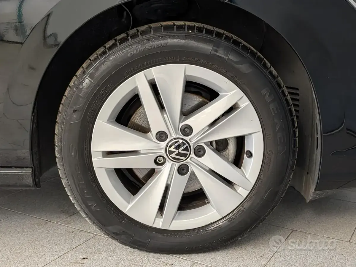 Usata VW Golf VIII Life 116 CV (85 kW) 2025 Nero Berlina