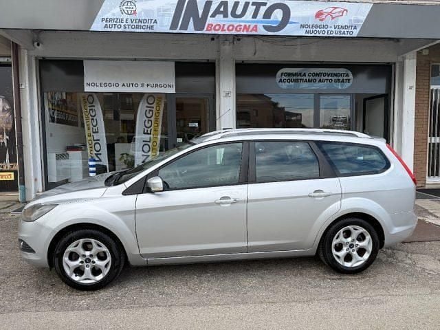 Begagnad Ford Focus 110 HK (80 kW) 2010 Silver Kombi