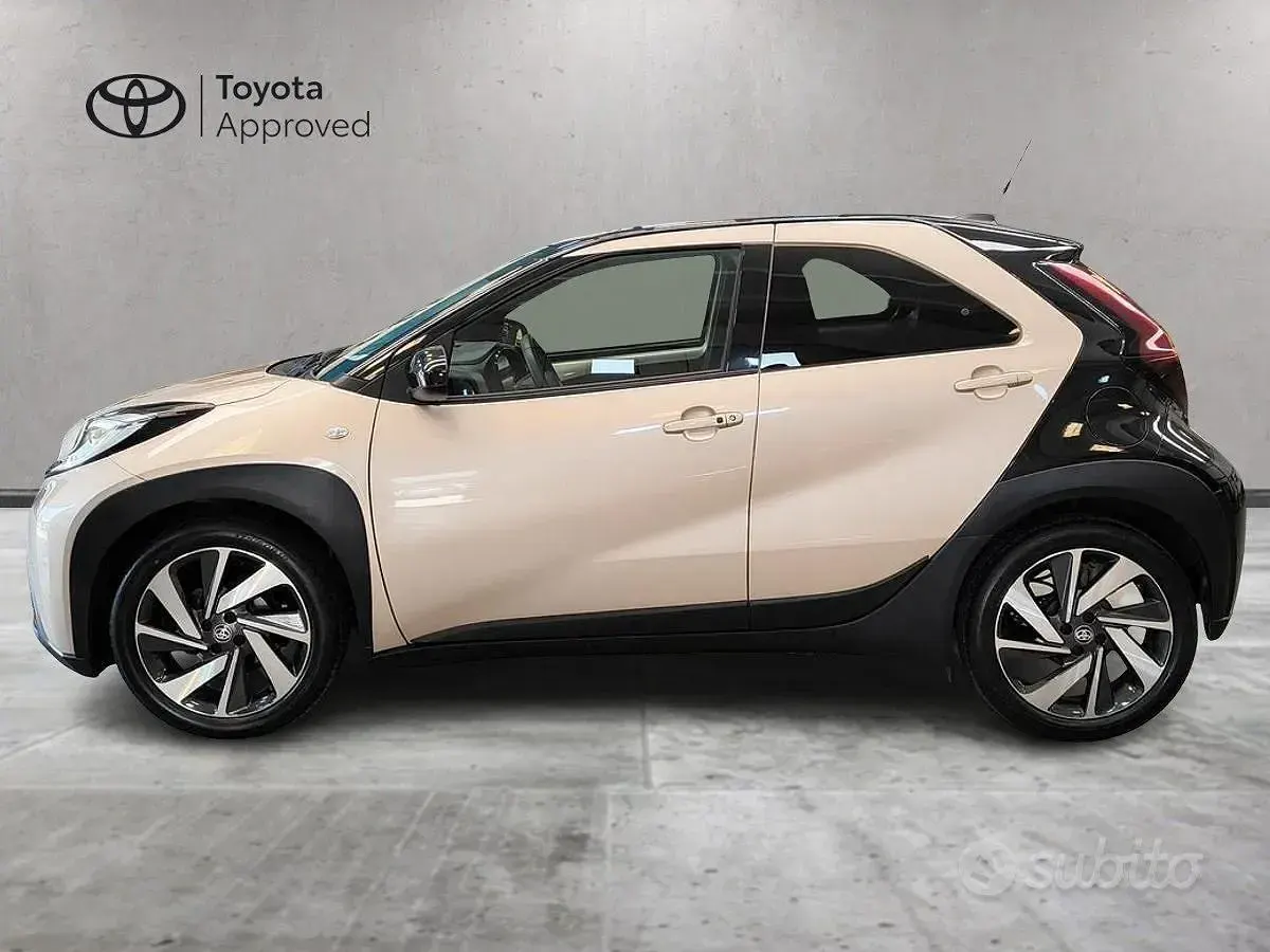 Usata Toyota Aygo X Lounge 72 CV (52 kW) 2023 Rosso SUV