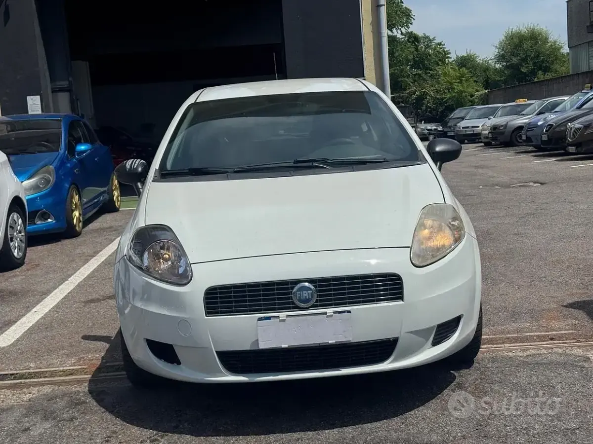 Usata Fiat Grande Punto S 75 CV (55 kW) 2011 Bianco Utilitaria