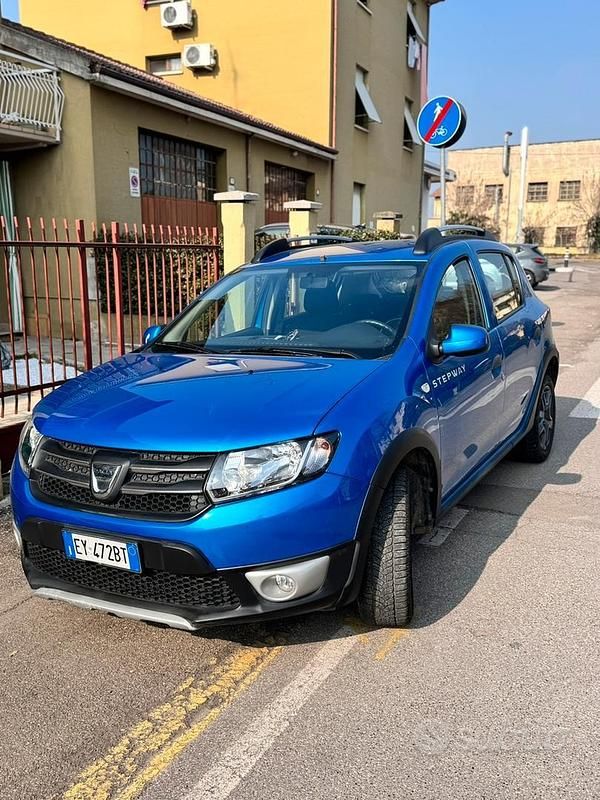 Usata Dacia Sandero Stepway 90 CV (66 kW) 2015 Blu Utilitaria
