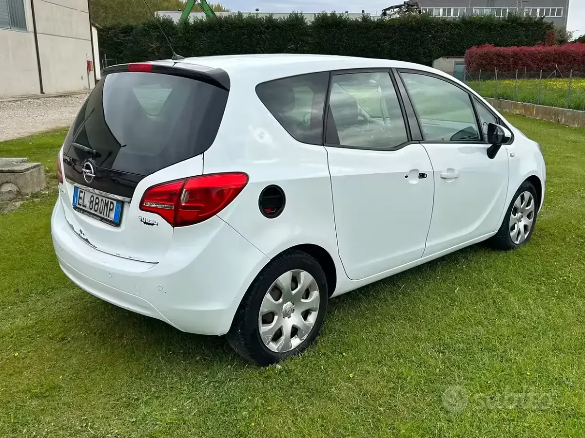 Usata Opel Meriva Cosmo 95 CV (69 kW) 2013 Bianco Monovolume