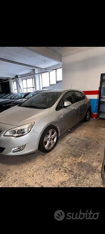 Usata Opel Astra 110 CV (80 kW) 2010 Grigio Berlina