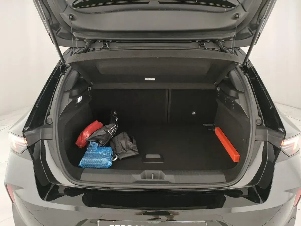 Usata Opel Astra S 130 CV (95 kW) 2025 Nero Utilitaria