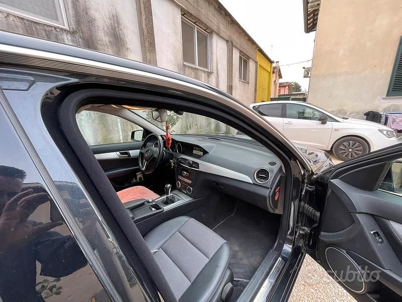 Usata Mercedes C200 Elegance 136 CV (100 kW) 2012 Nero Berlina