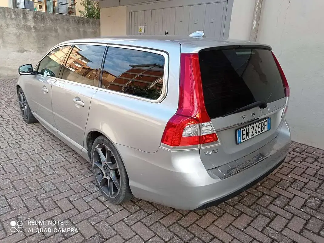 Usata Volvo V70 Momentum 136 CV (100 kW) 2014 Argento Station wagon