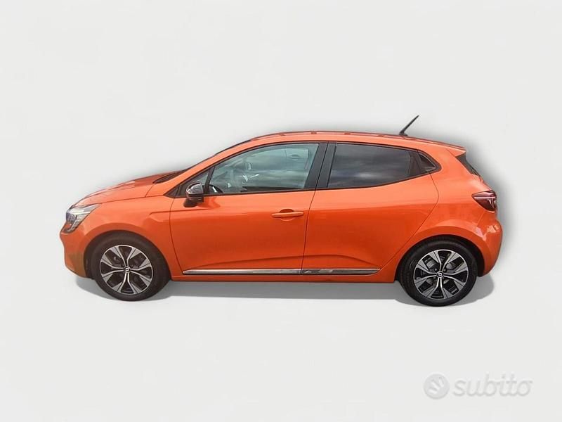 Usata Renault Clio V Evolution 145 CV (106 kW) 2022 Arancione Berlina