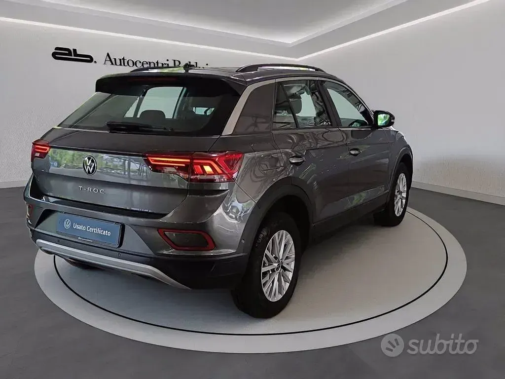 Usata VW T-Roc Life 150 CV (110 kW) 2023 Grigio SUV