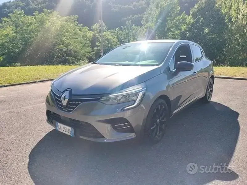 Usata Renault Clio V Techno 90 CV (66 kW) 2023 Grigio Berlina