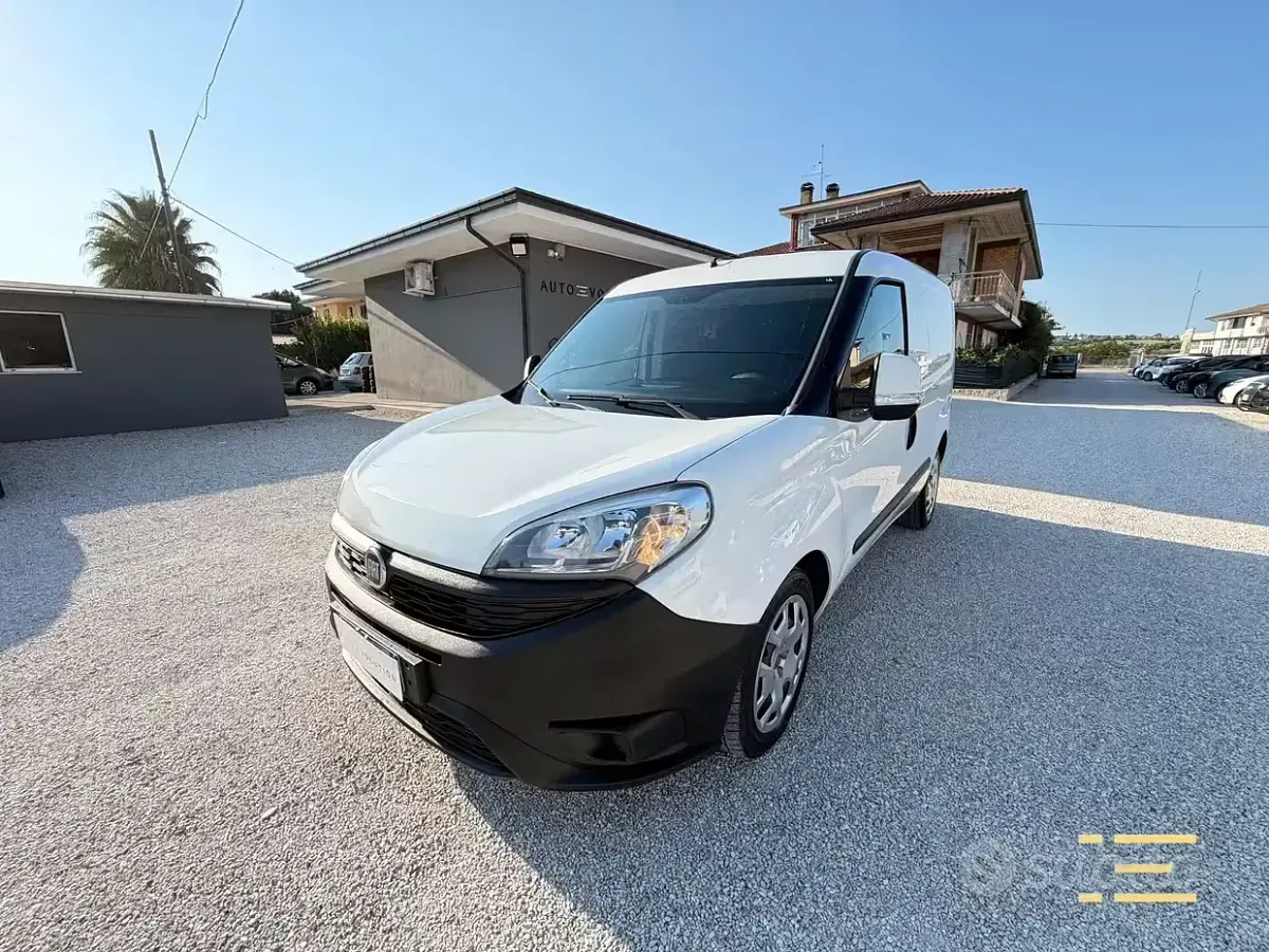 Usata Fiat Doblò 105 CV (77 kW) 2016 Bianco Monovolume