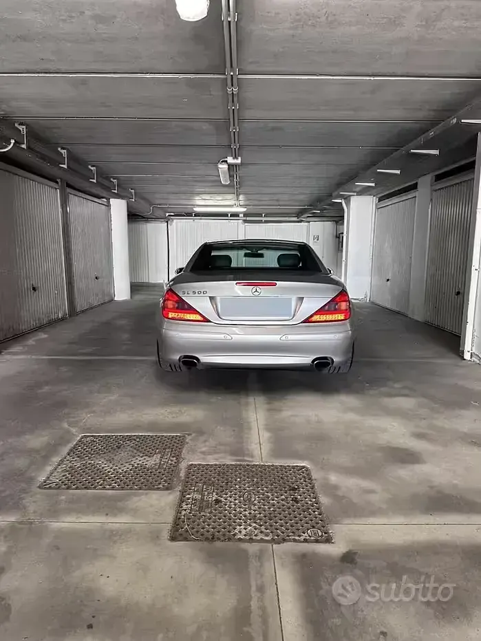 Usata Mercedes SL500 306 CV (225 kW) 2005 Grigio Cabrio