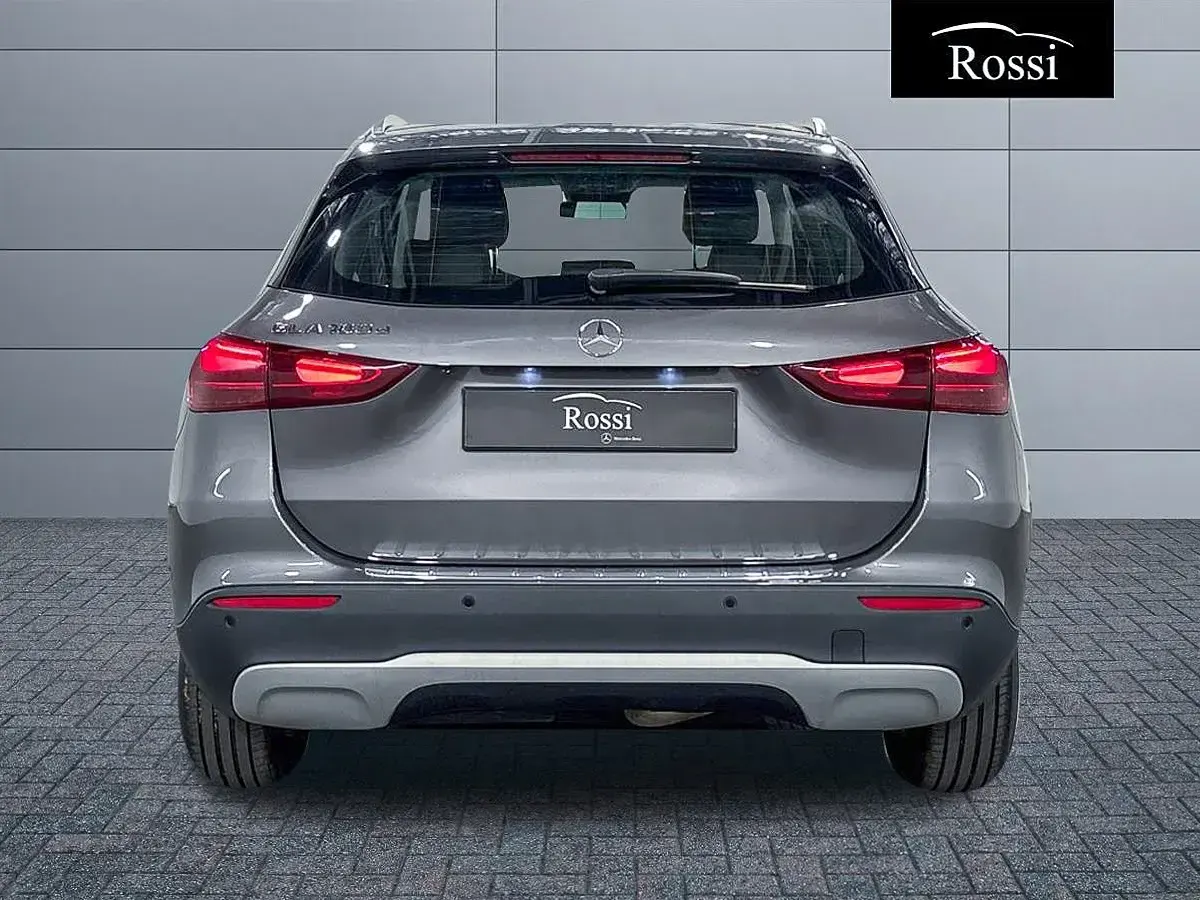 Usata Mercedes GLA180 Advanced 116 CV (85 kW) 2025 Grigio montagna SUV