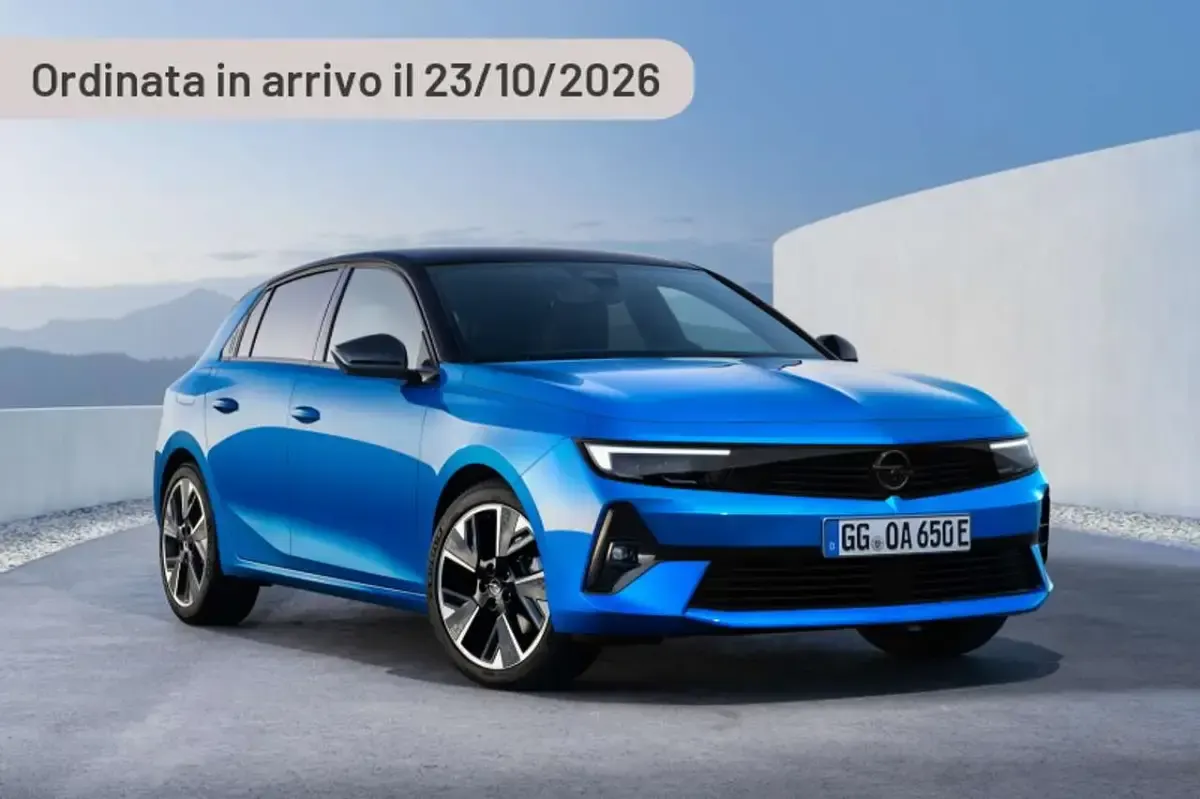 Uusi Opel Astra 61 kW (84 HP) 2026 Hopea Sedan
