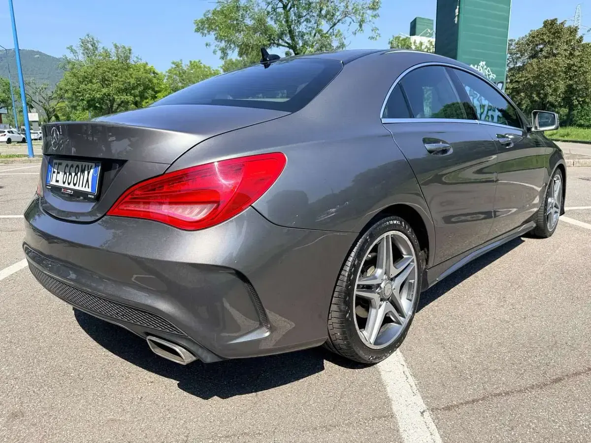 Usata Mercedes CLA180 Premium 122 CV (89 kW) 2016 Grigio montagna met. Berlina