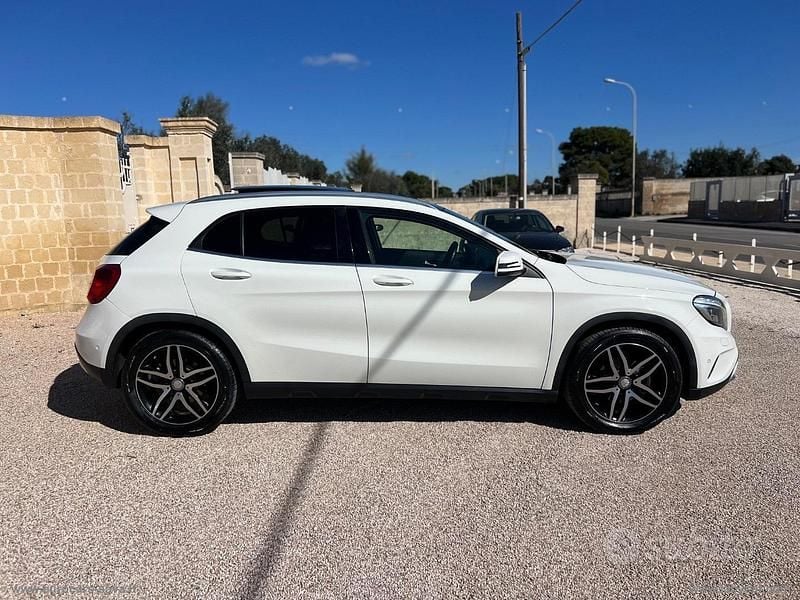 Usata Mercedes GLA180 122 CV (89 kW) 2016 Bianco SUV