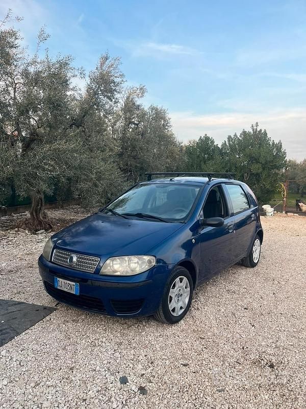 Usata Fiat Grande Punto 75 CV (55 kW) 2005 Blu Utilitaria