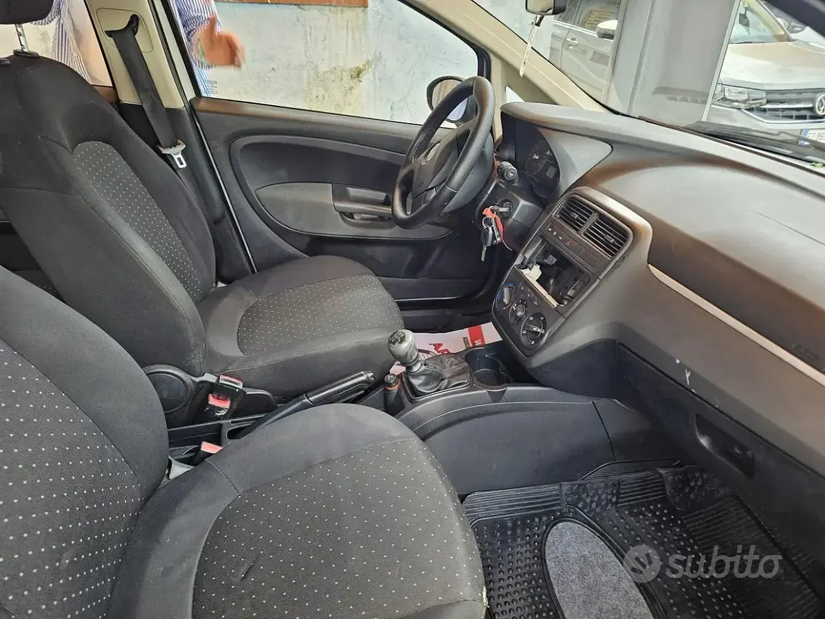 Usata Fiat Grande Punto 65 CV (47 kW) 2007 Bianco Utilitaria