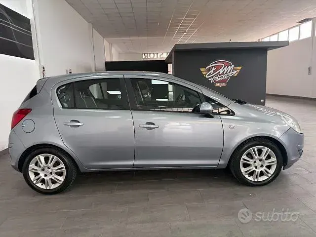 Używany Opel Corsa Cosmo 80 KM (58 kW) 2009 Szary Hatchback