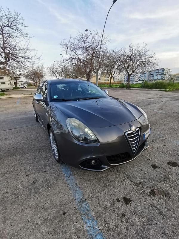 Usata Alfa Romeo Giulietta Distinctive 170 CV (125 kW) 2010 Grigio Utilitaria