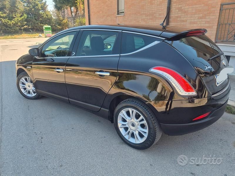 Nero Usata 2011 Lancia Delta Gold Due volumi | 5499 € (Cara) - Immagine 1/4