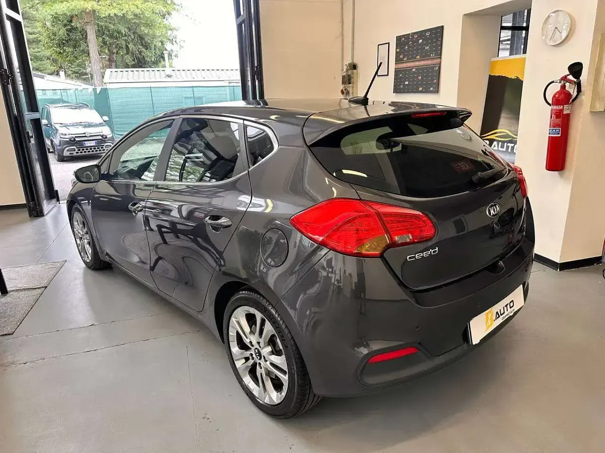 Usata Kia Ceed Platinum 128 CV (94 kW) 2012 Grigio Utilitaria