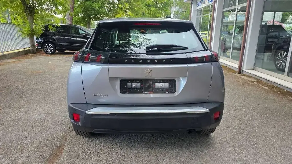 Usata Peugeot 2008 Premium 102 CV (75 kW) 2022 Grigio artense SUV