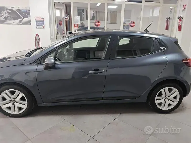 Usata Renault Clio V Techno 90 CV (66 kW) 2022 Grigio Berlina