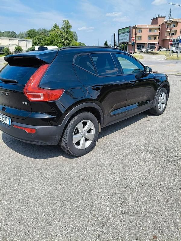 Usata Volvo XC40 Momentum 129 CV (94 kW) 2020 Nero SUV