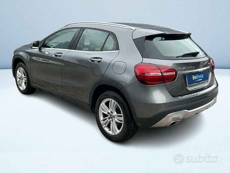 Usata Mercedes GLA200 135 CV (99 kW) 2019 Grigio SUV
